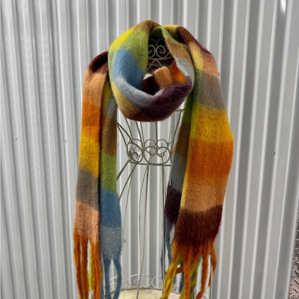 Colorful Gradient Scarf - Picture 3 of 4